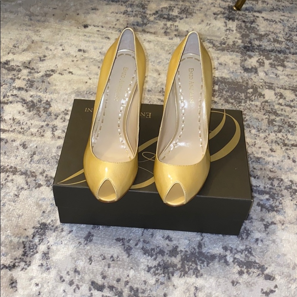 Shoes - Picture 2 of 8